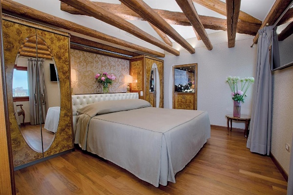 Hotel Santa Chiara image 3