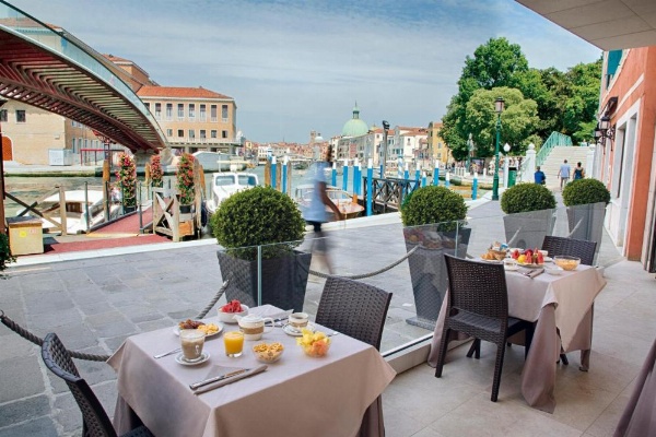 Hotel Santa Chiara image 8
